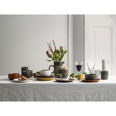 Talerz, czerwony, ceramika, śred. 20 cm