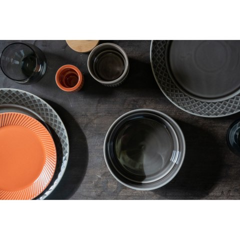 Talerz, czerwony, ceramika, śred. 20 cm