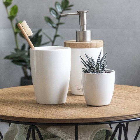 Kubek, śred. 8x10,5 cm