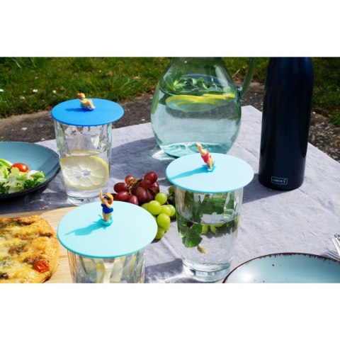 Pokrywka silikonowa z plażowiczem, Monika Pluck, śred. 10,5 cm, błękitna